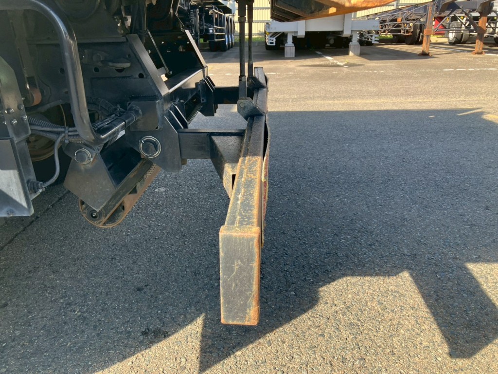 リヤバンパーに曲がりがあります。|いすゞ フォワード TKG-FRR90S2(2WD)の写真34