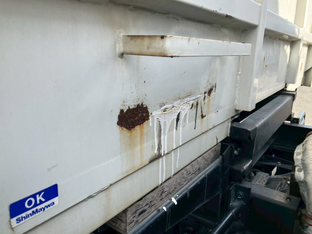 プロテクター外側にキズ・サビ・ヘコミ・があります。|いすゞ フォワード TKG-FRR90S2(2WD)の写真38