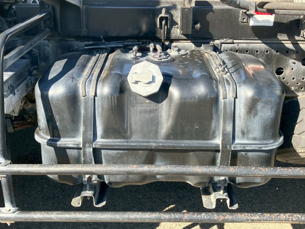 燃料タンクは100Lです。|いすゞ フォワード TKG-FRR90S2(2WD)の写真41