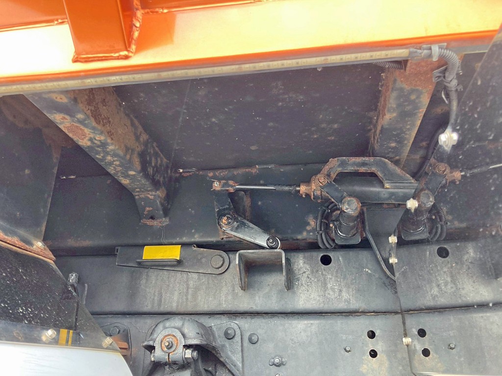 シャーシとネタの状態です。(縦ネタ・横ネタは鉄製です)|三菱 ファイター TKG-FK61F(2WD)の写真6