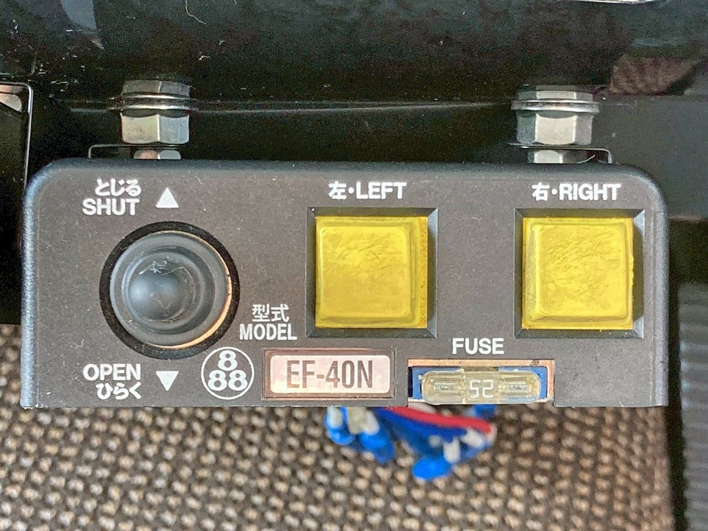 天蓋式コボレーンの操作スイッチです。|三菱 ファイター TKG-FK61F(2WD)の写真34