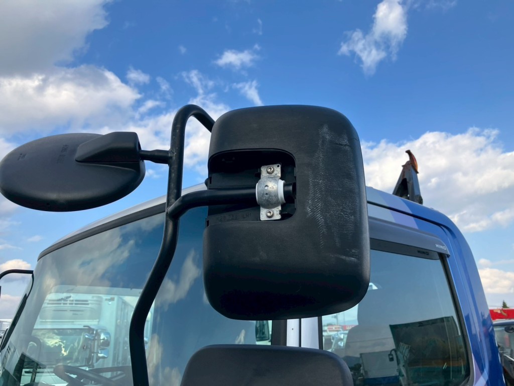 助手席側ミラー取付部カバーが欠品しています。|日野 レンジャー LKG-FJ7JGAAの写真15