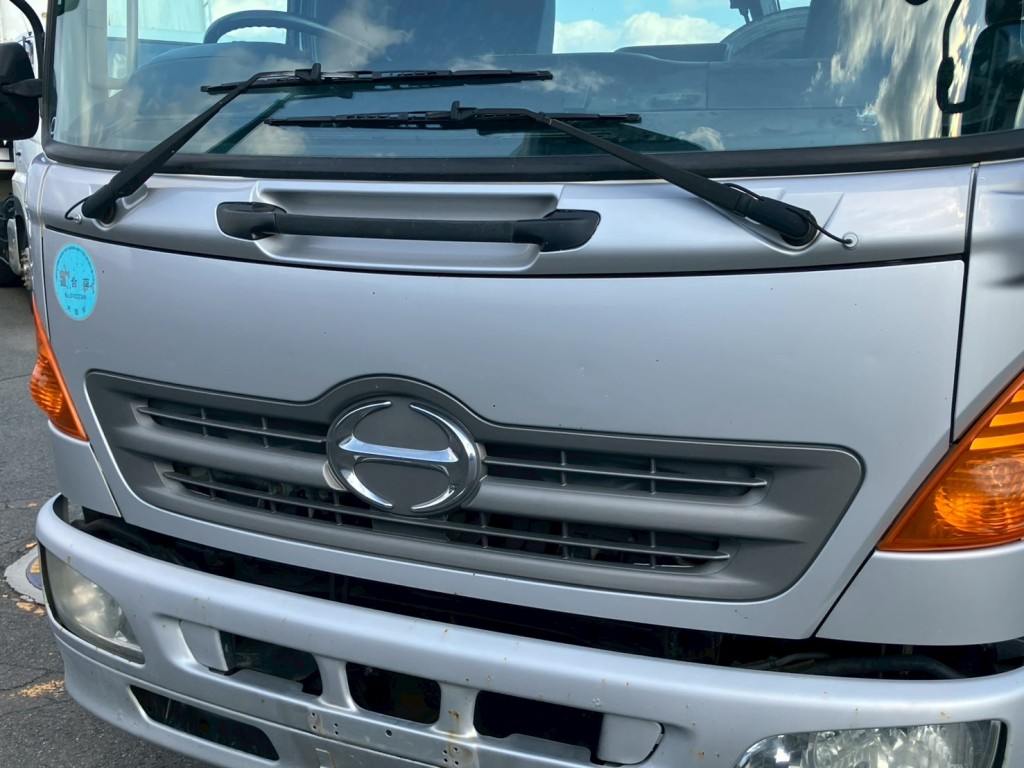 フロントパネルにキズ・サビがあります。|日野 レンジャー LKG-FJ7JGAAの写真16