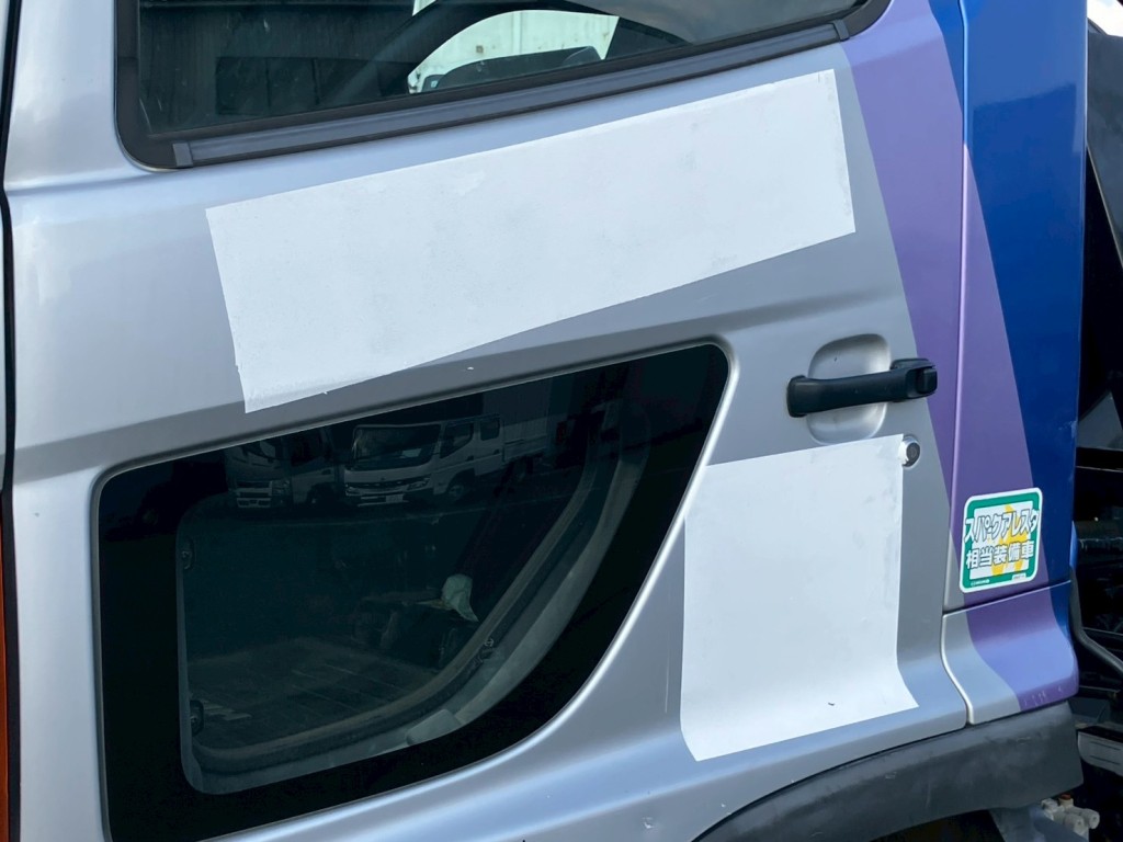 助手席側ドアに看板消し塗装があります。|日野 レンジャー LKG-FJ7JGAAの写真21
