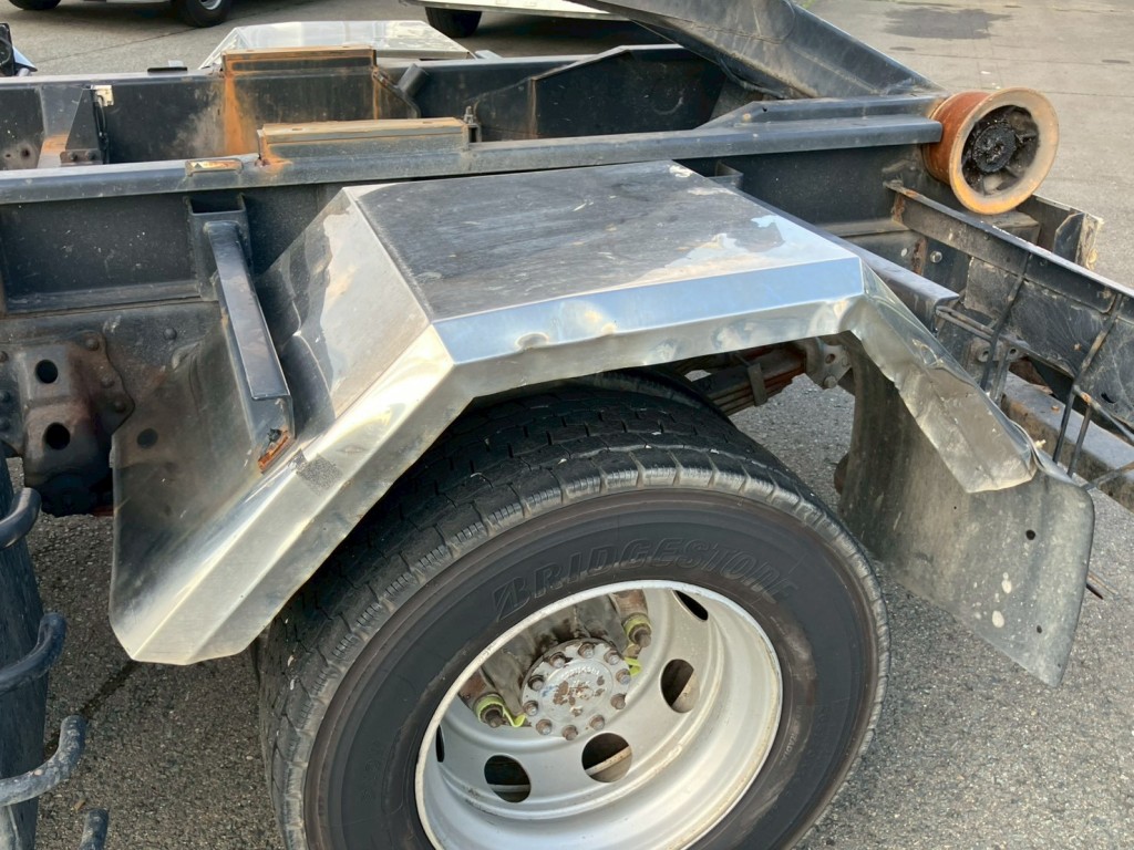 助手席側リアフェンダーにキズ・ヘコミがあります。|日野 レンジャー LKG-FJ7JGAAの写真27