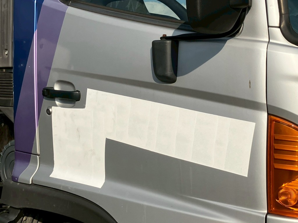 運転席側ドアにキズ・ヘコミ・看板消し塗装があります。|日野 レンジャー LKG-FJ7JGAAの写真28