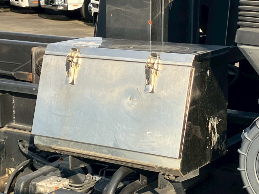 工具箱にヘコミがあります。|日野 レンジャー LKG-FJ7JGAAの写真30