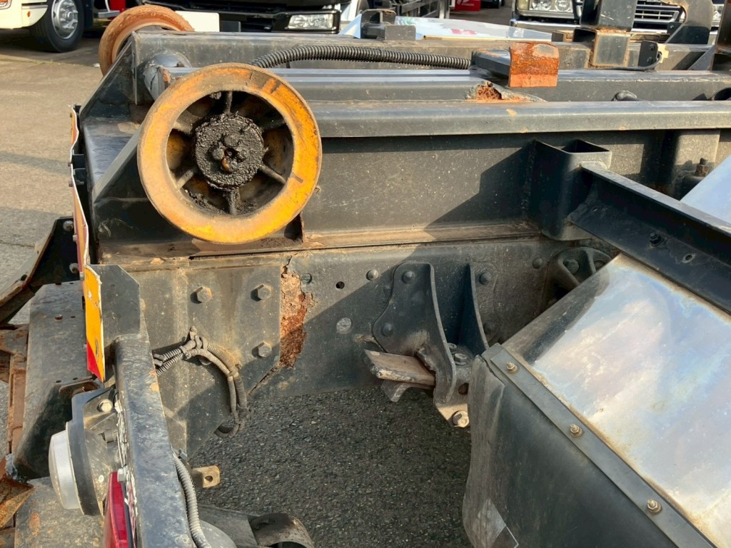 メインフレーム後方にサビがあります。|日野 レンジャー LKG-FJ7JGAAの写真35