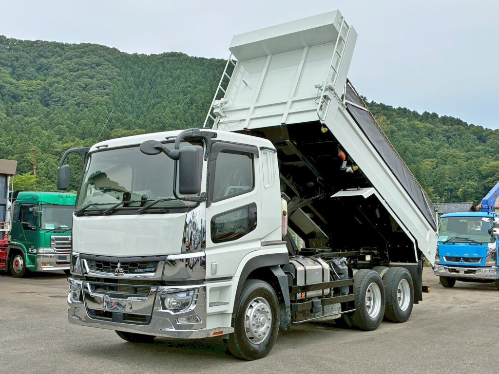 フロント周り、メッキパーツで飾っています。|三菱 スーパーグレート 2PG-FV70HXの写真1