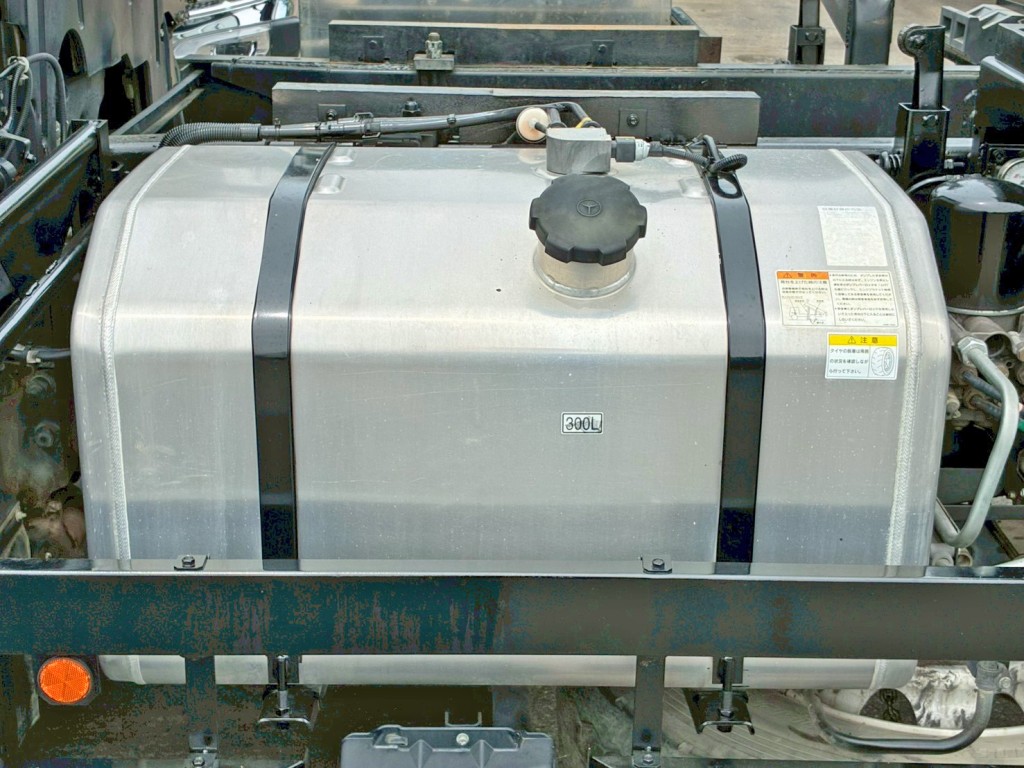 燃料タンクは300Lアルミ製です。|三菱 スーパーグレート 2PG-FV70HXの写真28