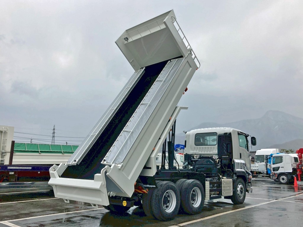 いすゞ ギガ 2RG-CXZ77DTの写真4