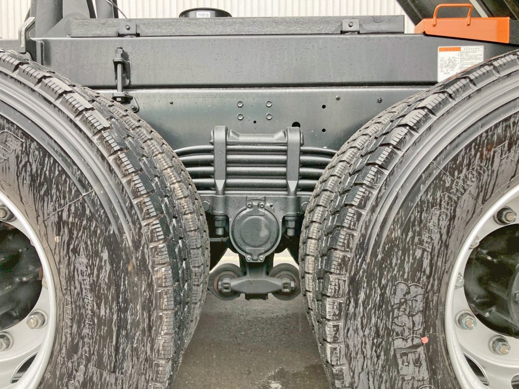 リーフサスです。|いすゞ ギガ 2RG-CXZ77DTの写真5