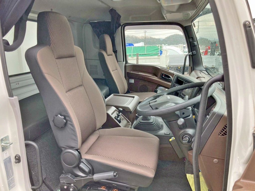 いすゞ ギガ 2RG-CXZ77DTの写真7