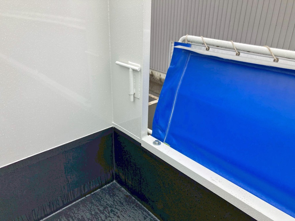 ボディー前方運転席側にコボレーンストッパーが付いています。|いすゞ ギガ 2RG-CXZ77DTの写真12