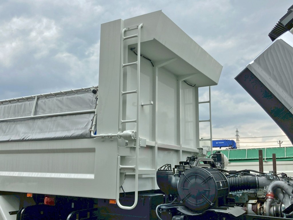 いすゞ ギガ 2RG-CXZ77DTの写真14