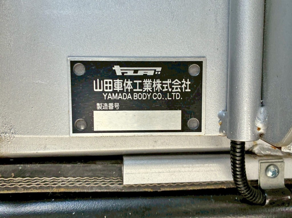 ボディーのプレートです。|日野 プロフィア 2KG-FW1AHCの写真18