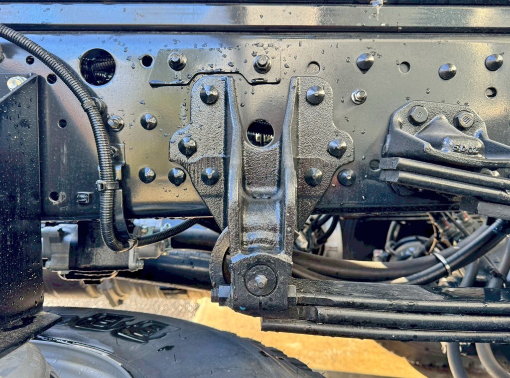 リーフサスです。|三菱 ファイター 2KG-FK72F(2WD)の写真5