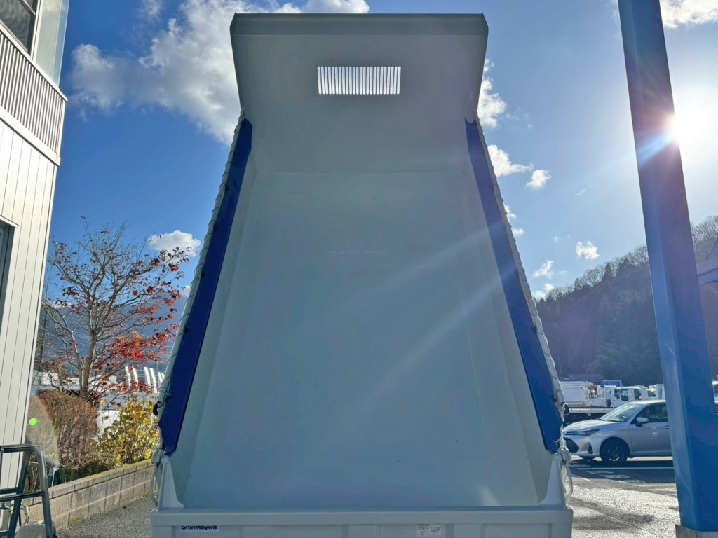 床は鉄板です。|三菱 ファイター 2KG-FK72F(2WD)の写真8