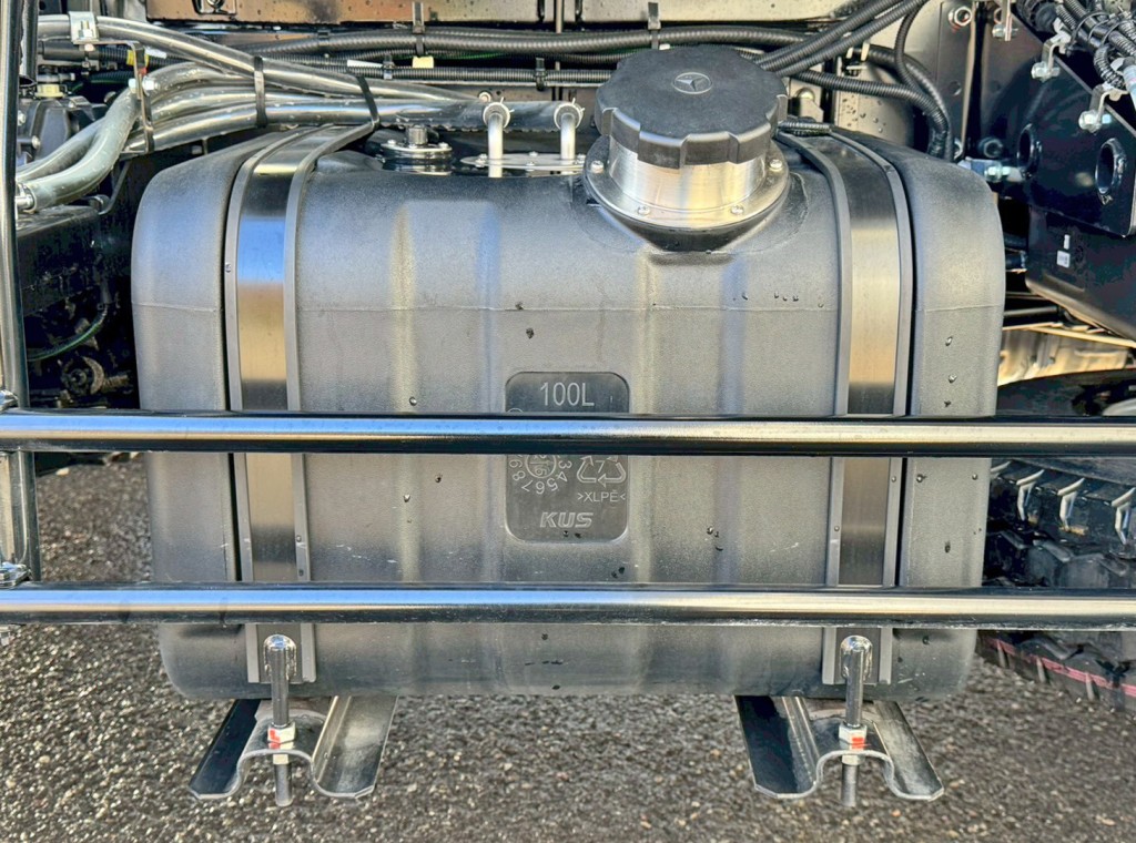 燃料タンクは100Lです。|三菱 ファイター 2KG-FK72F(2WD)の写真17