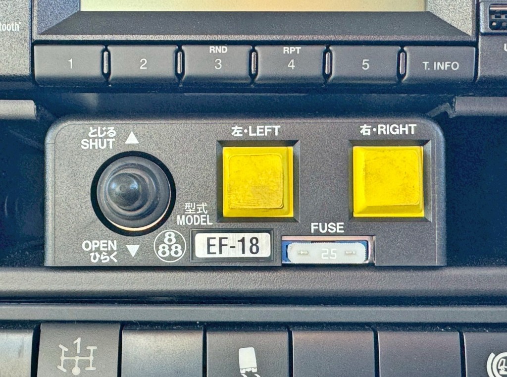 コボレーンの操作スイッチです。|三菱 ファイター 2KG-FK72F(2WD)の写真19