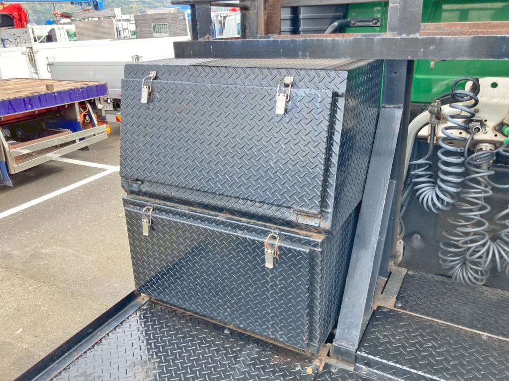 踊り場前方助手席側に工具箱が2つ付いています。|ボルボ 不明の写真17