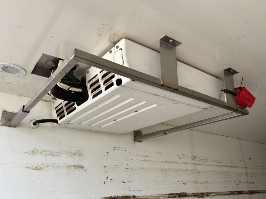 後方の冷凍機の状態です。|PACTON  不明の写真17