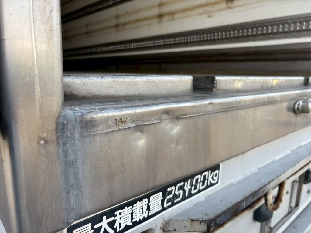 助手席側リヤレールにヘコミ傷あります|PACTON  不明の写真18