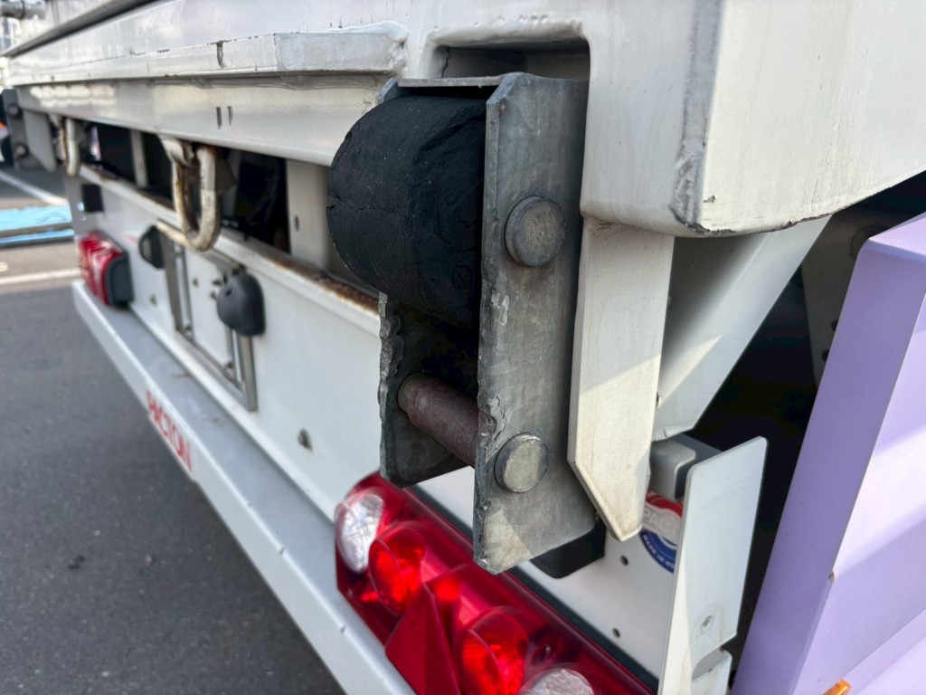 運転席側プラット当てゴム欠損しています|PACTON  不明の写真20