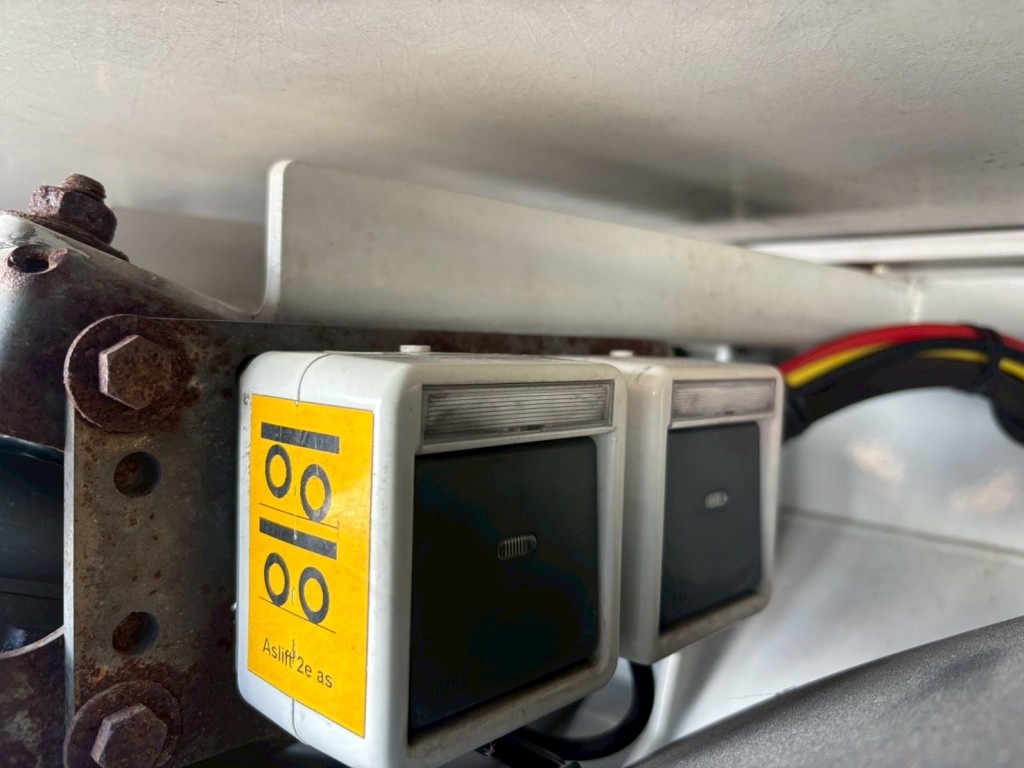 リフトアクスルのスイッチです。|PACTON  不明の写真29