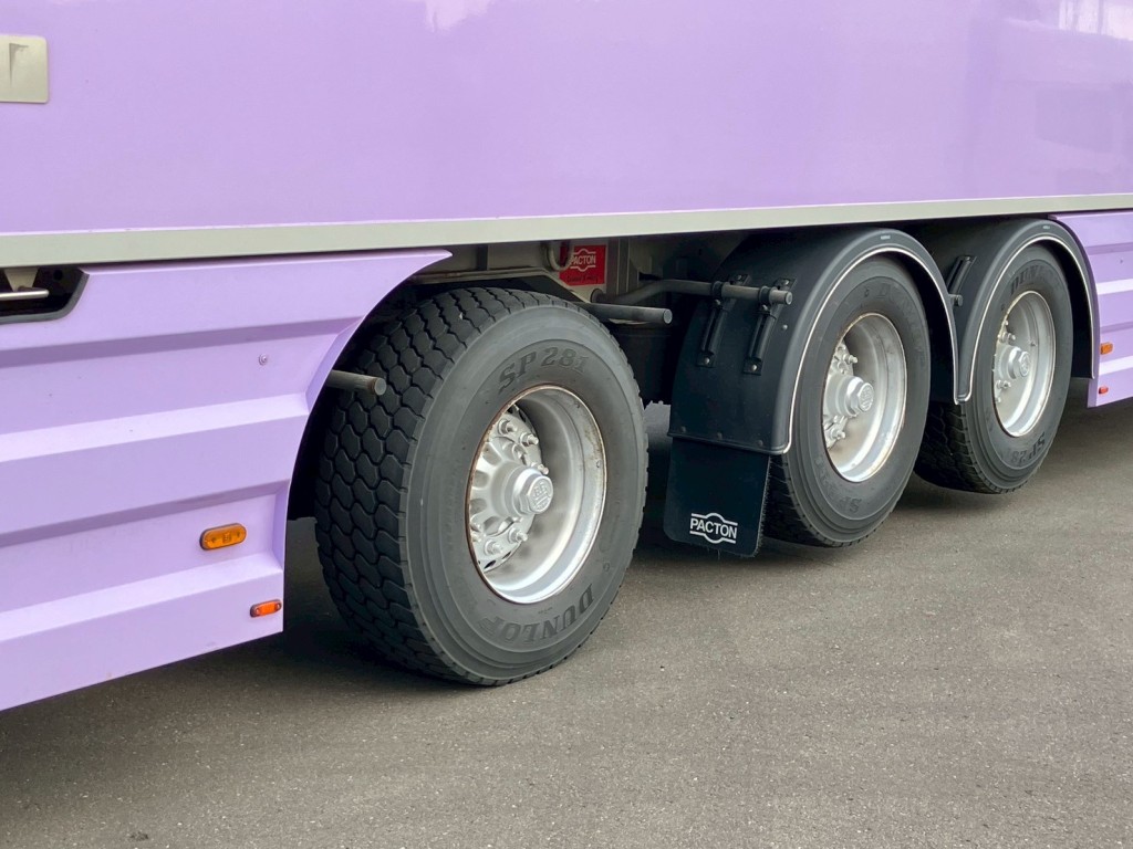 運転席側3軸目のタイヤカバーが欠品しています。|PACTON  不明の写真33