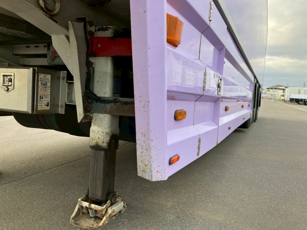 サイドバンパーカバー前方に飛び石跡があります。|PACTON  不明の写真35