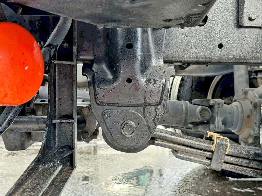 リーフサスです。|日野 デュトロ 2RG-XZU605X(2WD)の写真5