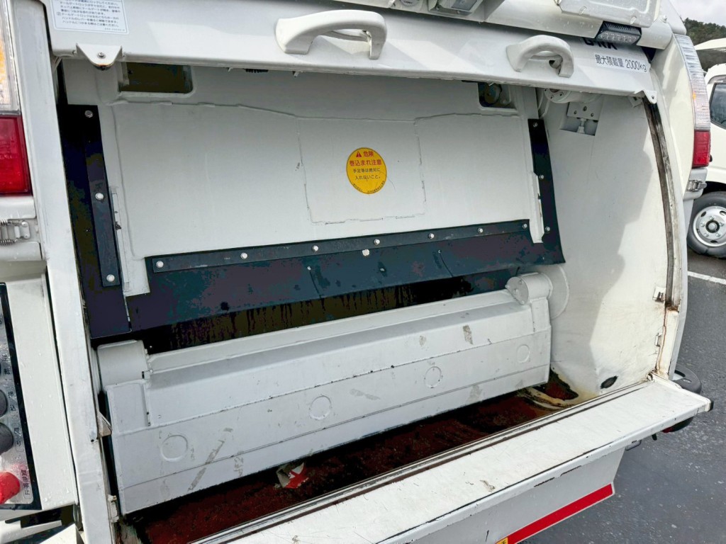 作動時の状態です。|日野 デュトロ 2RG-XZU605X(2WD)の写真16