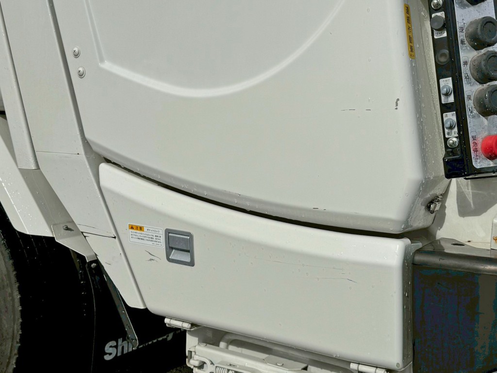 ボディー助手席側後方下部にキズがあります。|日野 デュトロ 2RG-XZU605X(2WD)の写真21