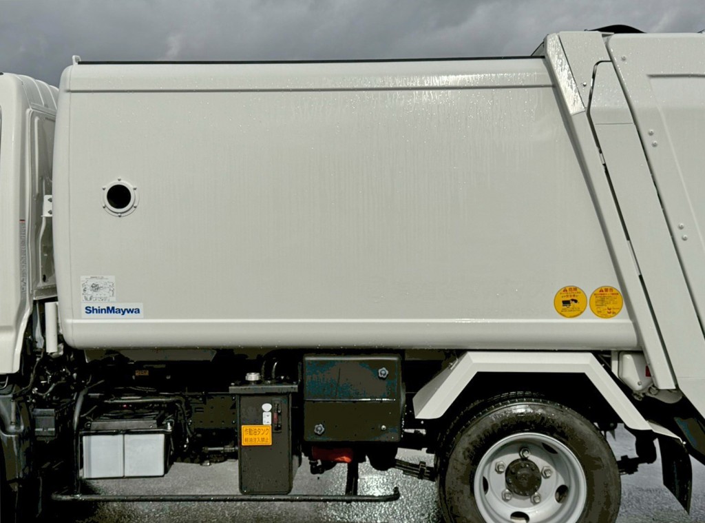 タンクの外観状態です。（助手席側）|日野 デュトロ 2RG-XZU605X(2WD)の写真22
