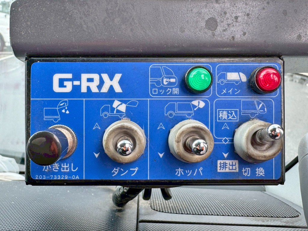 上物の操作スイッチです。|日野 デュトロ 2RG-XZU605X(2WD)の写真29