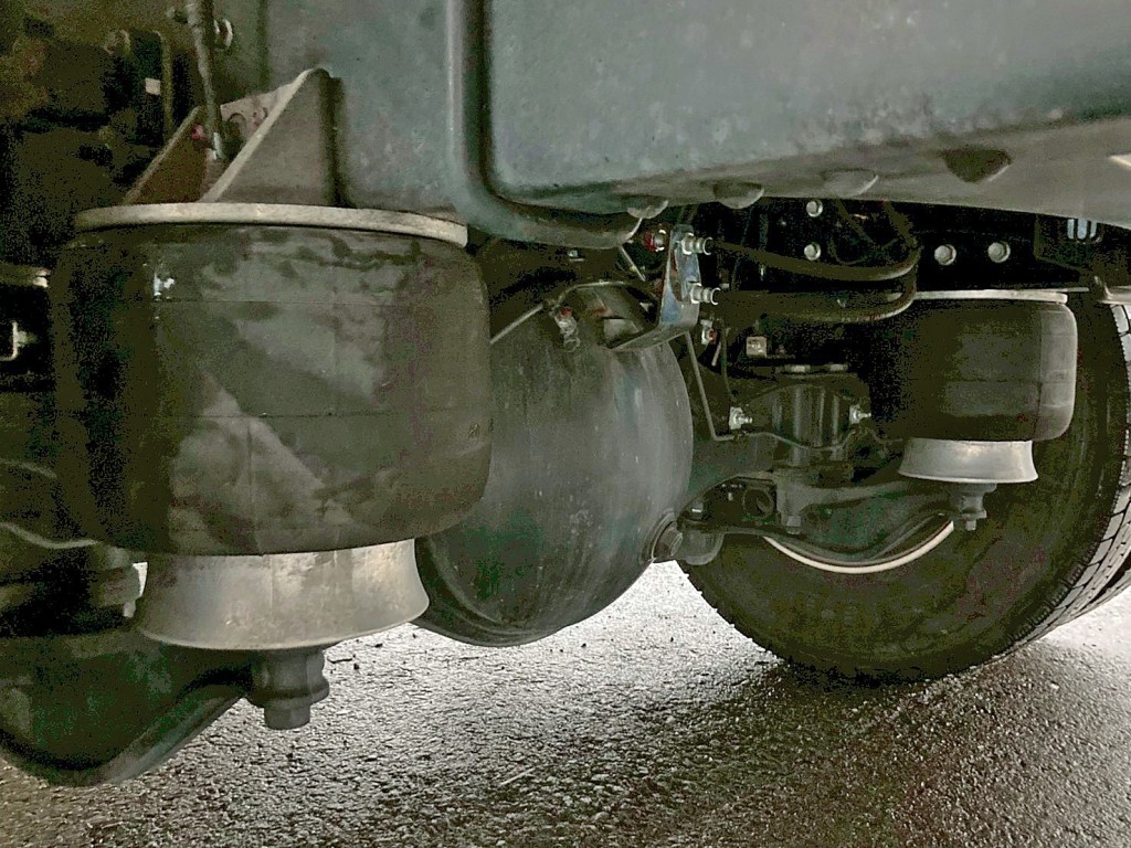 エアサスです。|日野 レンジャー 2PG-FD2ABG(2WD)の写真5