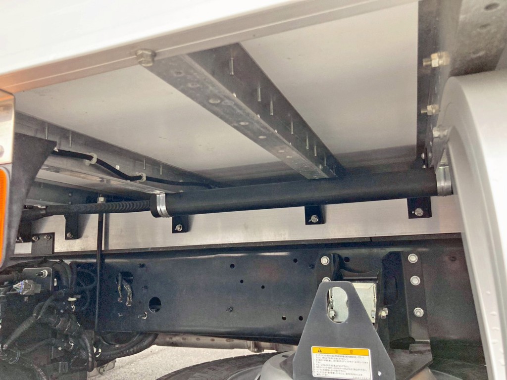 シャーシとネタの状態です。(縦ネタ・横ネタはアルミ製です)|日野 レンジャー 2PG-FD2ABG(2WD)の写真6