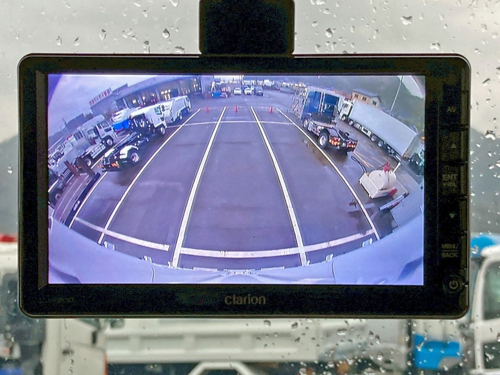 液晶バックモニター付きです。|日野 レンジャー 2PG-FD2ABG(2WD)の写真17