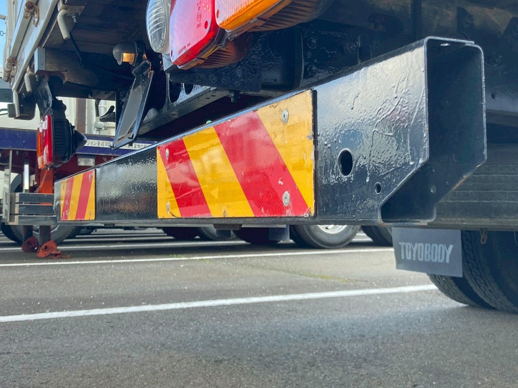 リヤバンパー運転席側カバー欠品しています。|日野 レンジャー TKG-FC9JKAP(2WD)の写真20