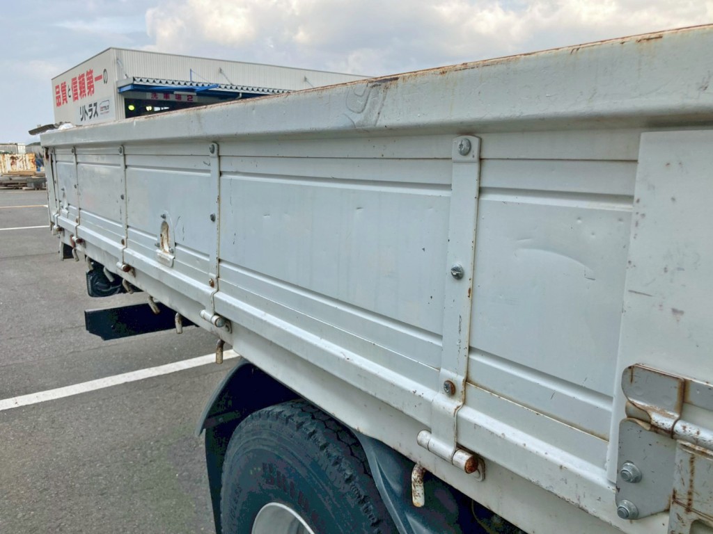 運転席側アオリ中央部に引きキズがあります。|日野 レンジャー TKG-FC9JKAP(2WD)の写真22