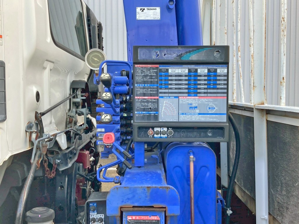 クレーンの操作レバーです。|日野 レンジャー TKG-FC9JKAP(2WD)の写真46