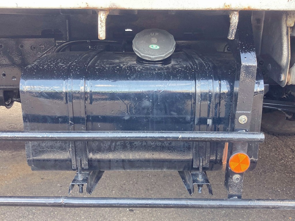 燃料タンクは100Lです。|日野 レンジャー TKG-FC9JKAP(2WD)の写真50