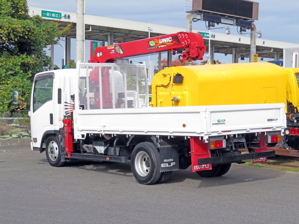 いすゞ エルフ 2RG-NMR88AR(2WD)の写真3