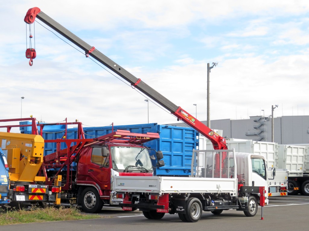 いすゞ エルフ 2RG-NMR88AR(2WD)の写真4