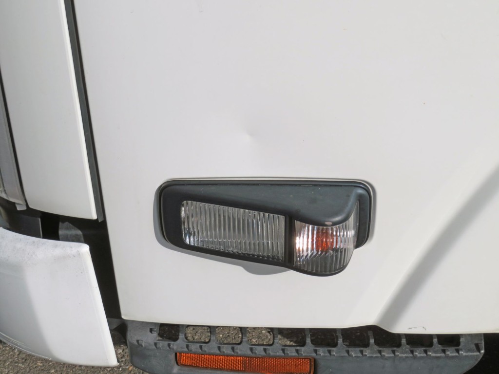 助手席ドア下部に小さいヘコミがあります。|いすゞ エルフ 2RG-NMR88AR(2WD)の写真17
