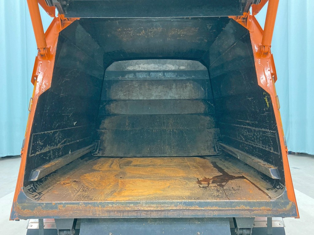 タンク内部の状態です。|いすゞ フォワード TKG-FRR90S2(2WD)の写真15