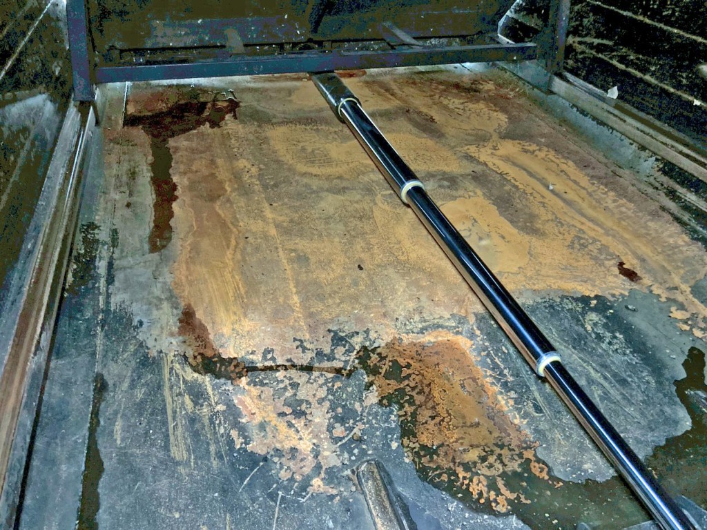 シリンダーの状態です。|いすゞ フォワード TKG-FRR90S2(2WD)の写真19