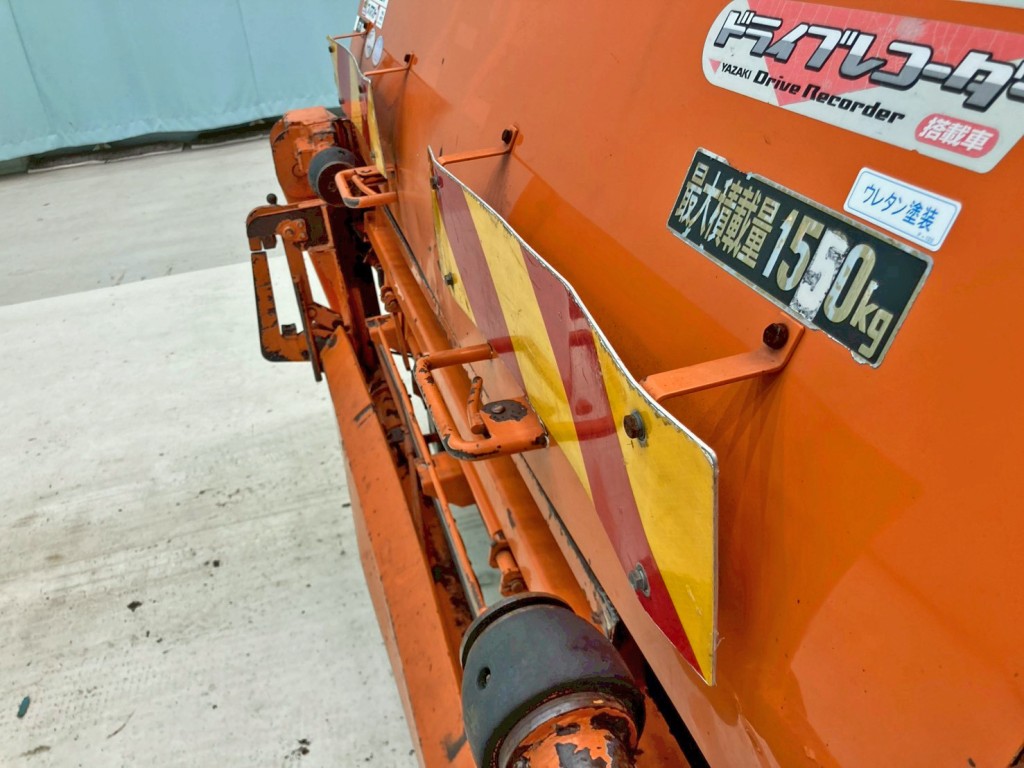 運転席側反射板に歪みがあります。|いすゞ フォワード TKG-FRR90S2(2WD)の写真23