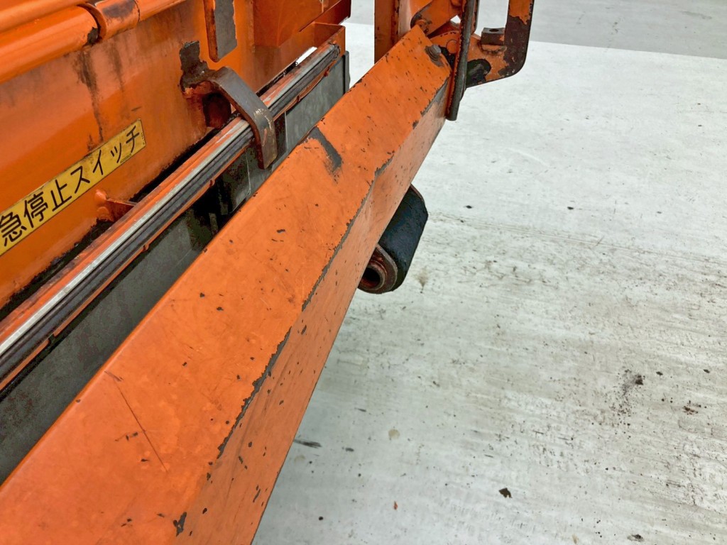 傾倒装置の中央メンバーにヘコミがあります。|いすゞ フォワード TKG-FRR90S2(2WD)の写真31